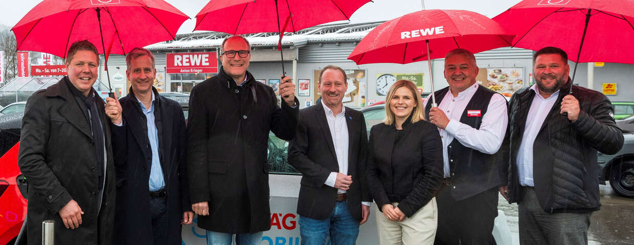 Rewe Er Ffnet Erste E Ladestation In Kooperation Mit